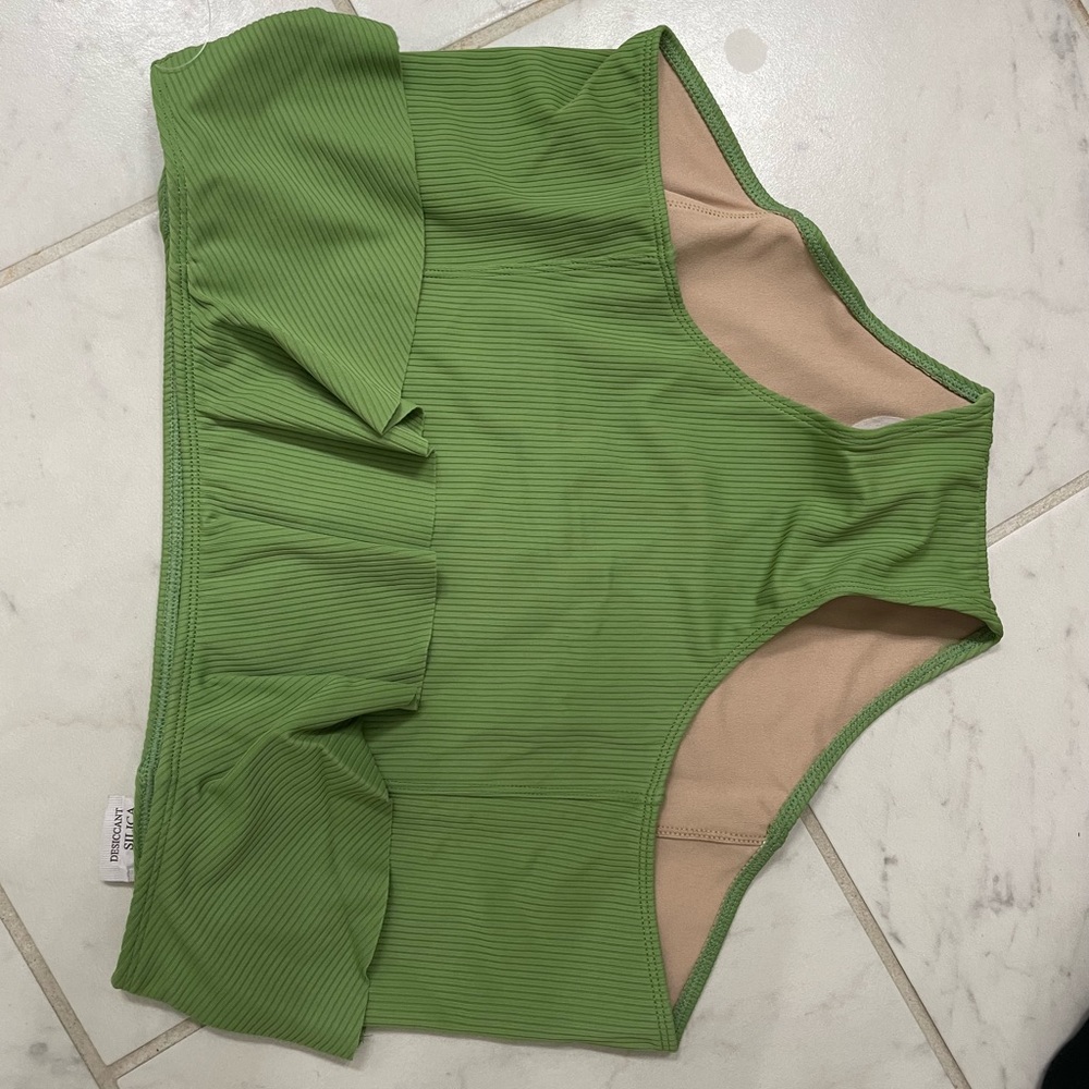Kortni Jeane peplum